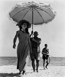 Пабло Пикассо и Франсуаза Жило, Гольф-Хуан, Франция, август 1948 года
© Robert Capa/Magnum Photo/Silverstein Photography