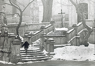 На ступенях. Львов. 1979