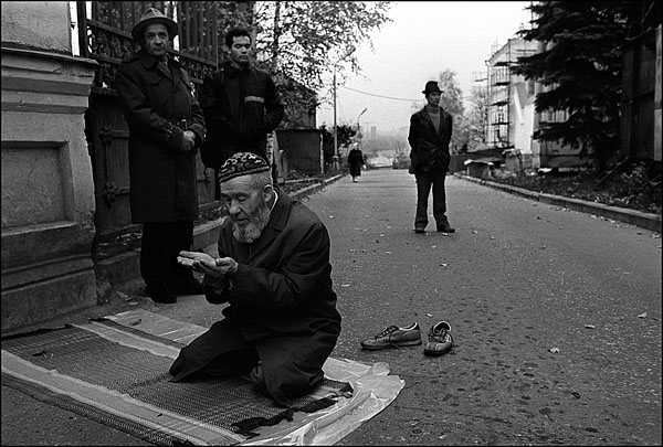 Намаз на улице, Казань. 1999