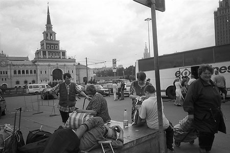Обложка выставки «Казанский вокзал, Москва, 2002»