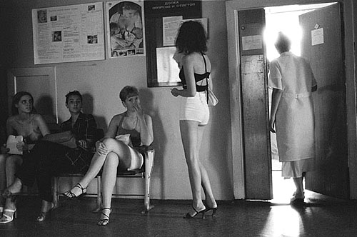 Обложка выставки «О родах и абортах»
