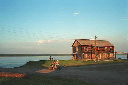 Обложка выставки «Река истории / Истории реки. Енисейская фотоэкспедиция 2003»
