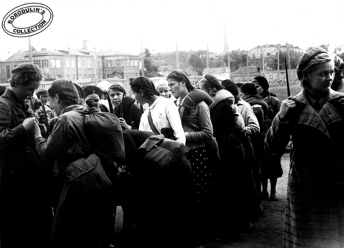 Девушки, постарайтесь вернуться назад. 1941