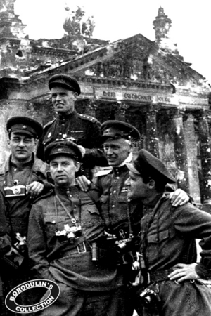 Шагин и его коллеги. Берлин, 1945