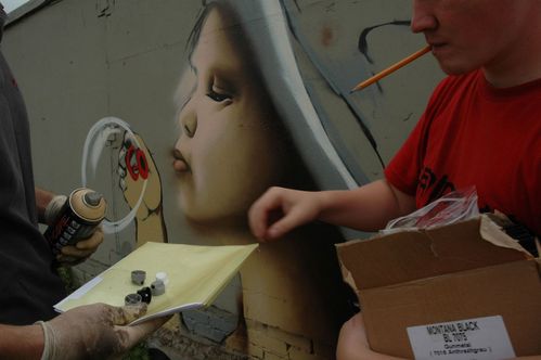 организаторы фестиваля «Meeting of styles» снабжают всех участников необходимым количеством красок;