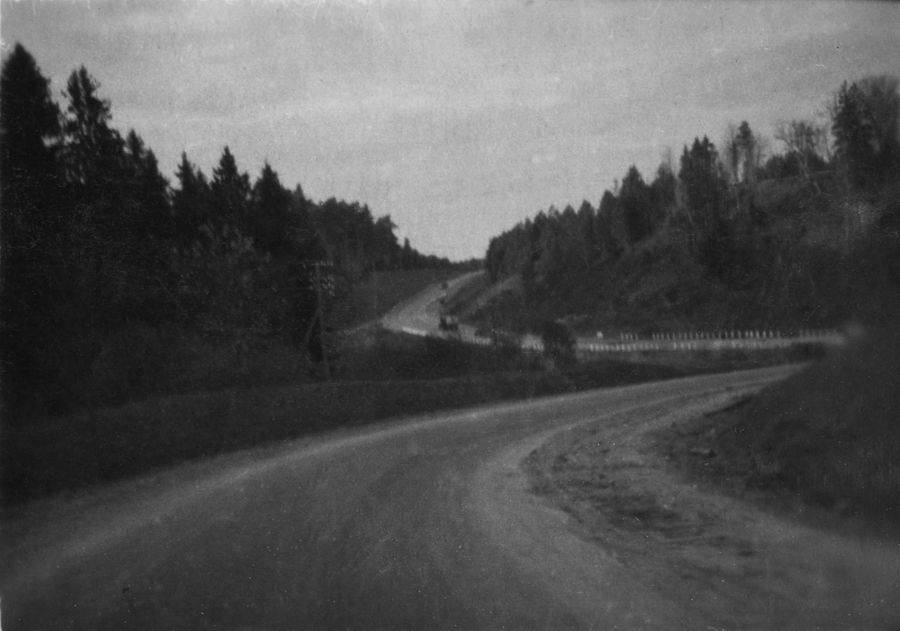 Прифронтовые дороги. 1941–45. Бумага, черно-белая фотопечать. 20 х 30 см