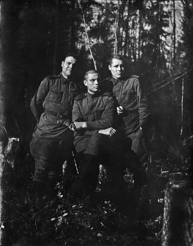 Группа неизвестных. 1941–45. Бумага, черно-белая фотопечать. 30 х 20 см