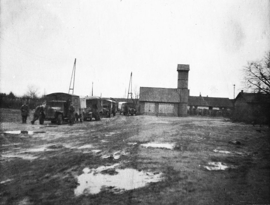 Прифронтовые дороги. 1941–45. Бумага, черно-белая фотопечать. 20 х 30 см