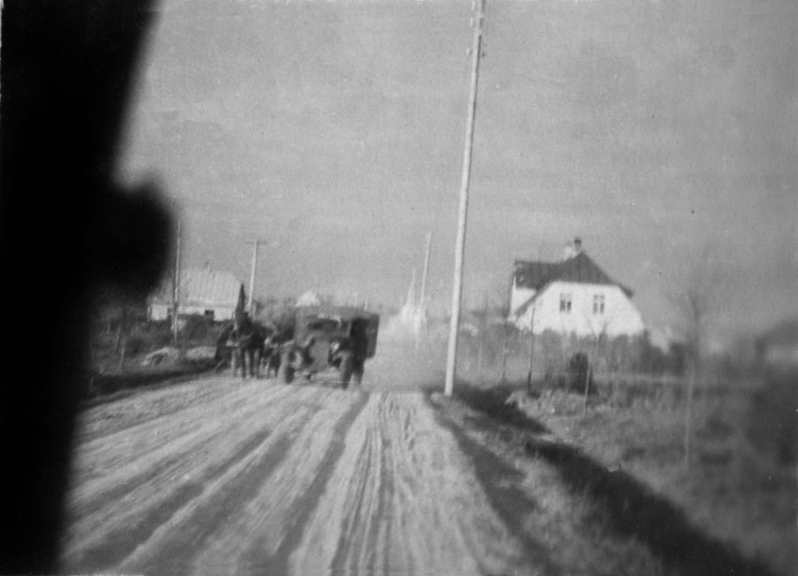 Прифронтовые дороги. 1941–45. Бумага, черно-белая фотопечать. 20 х 30 см