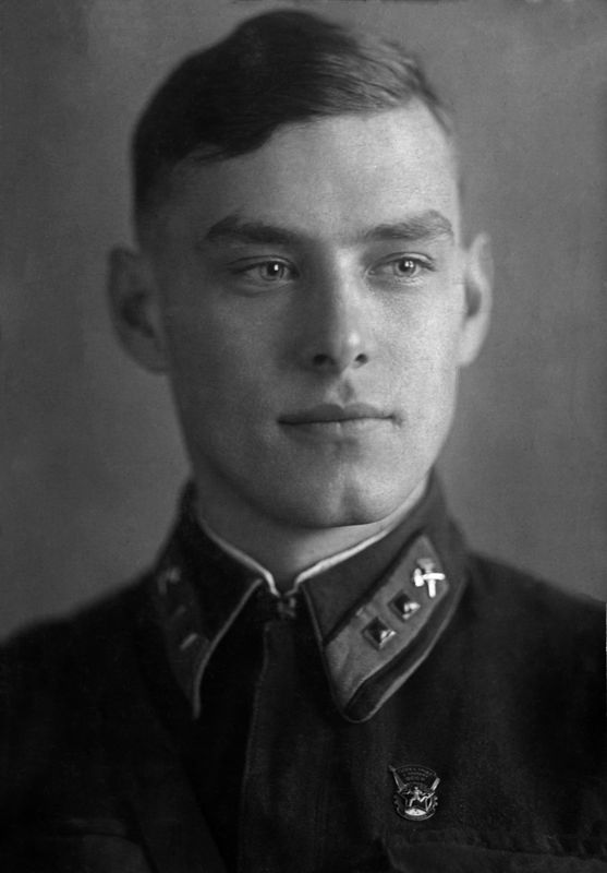 Военный техник второго ранга Розаев. ГВААШ. Ст. Довлеканово. Республика Башкортостан. 1941. Бумага, черно-белая фотопечать.30 х 20 см