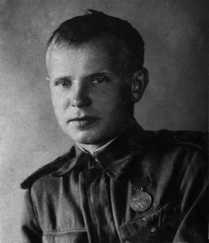 Неизвестный с медалью «За отвагу». 1941–45. Бумага, черно-белая фотопечать. 30 х 20 см