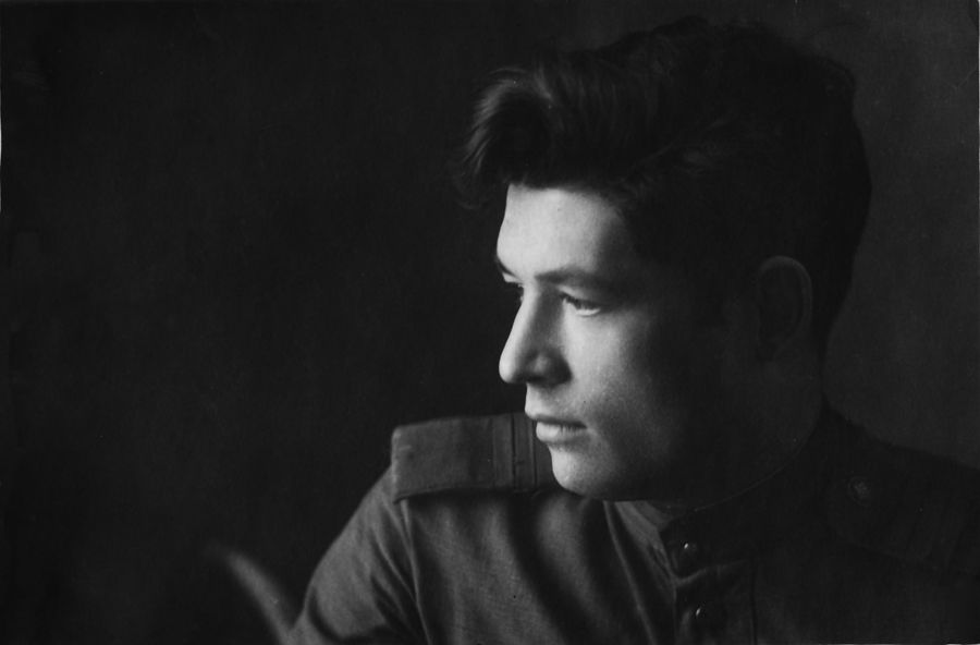 Сержант, дешифровщик И. В. Синицын. 1941–45. Бумага, черно-белая фотопечать. 30 х 20 см