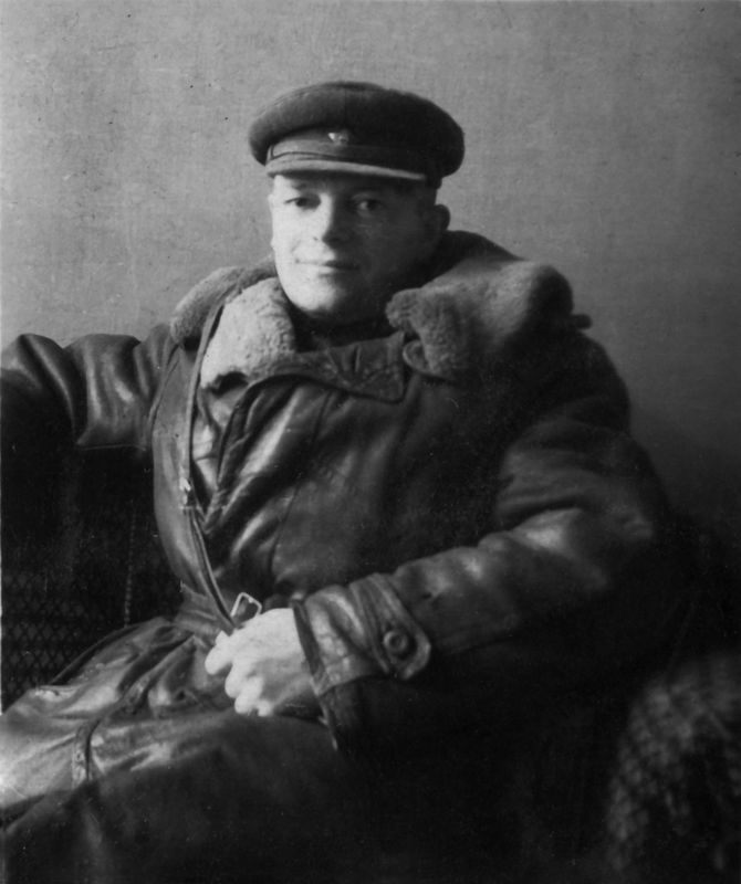 Начальник фотоотдела капитан Малахов. 1946. Бумага, черно-белая фотопечать. 30 х 20 см